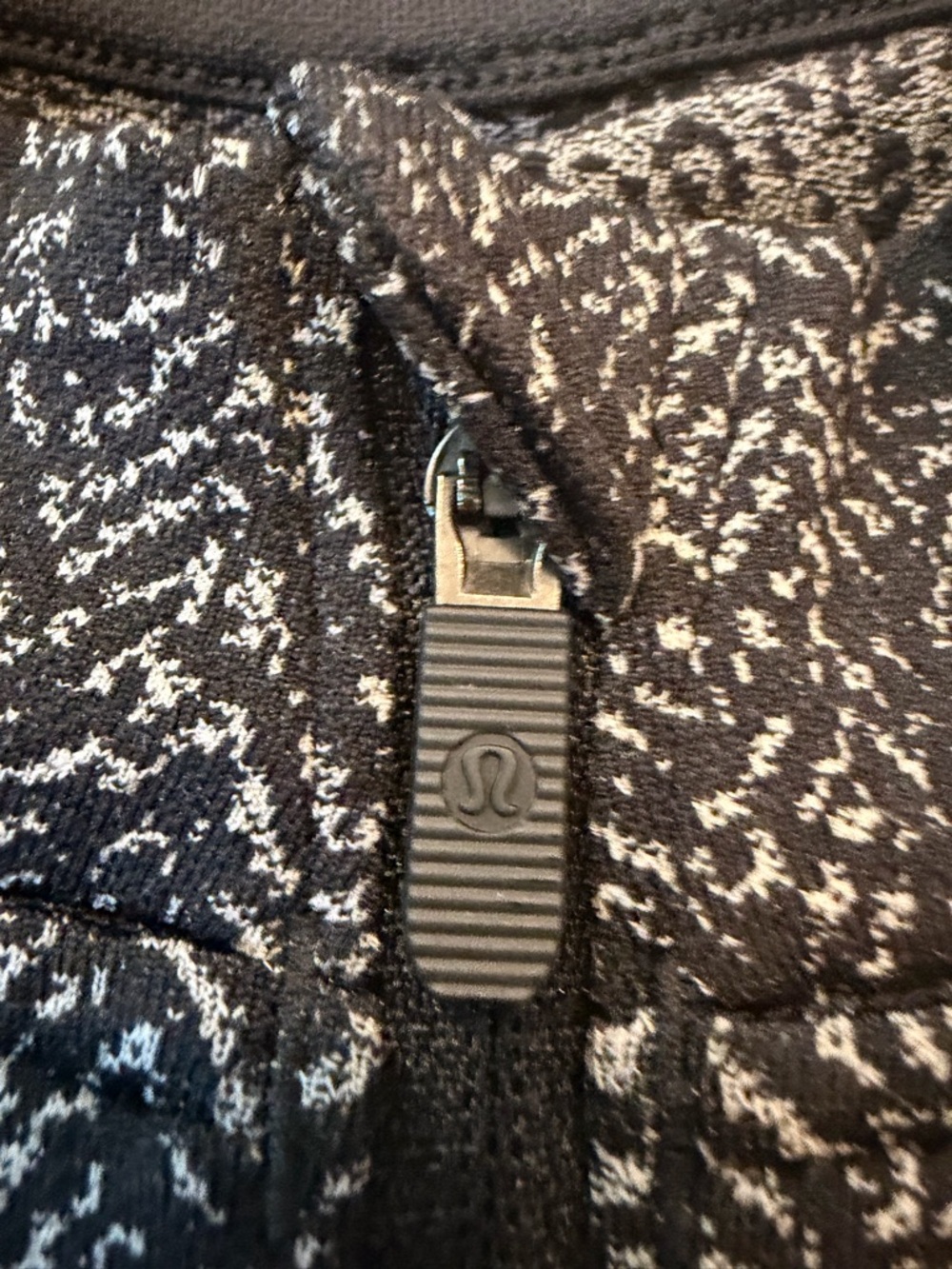 Lululemon Rest Less Cropped 1/2 Zip in Herringbone - EUC - Picture 4 of 9
